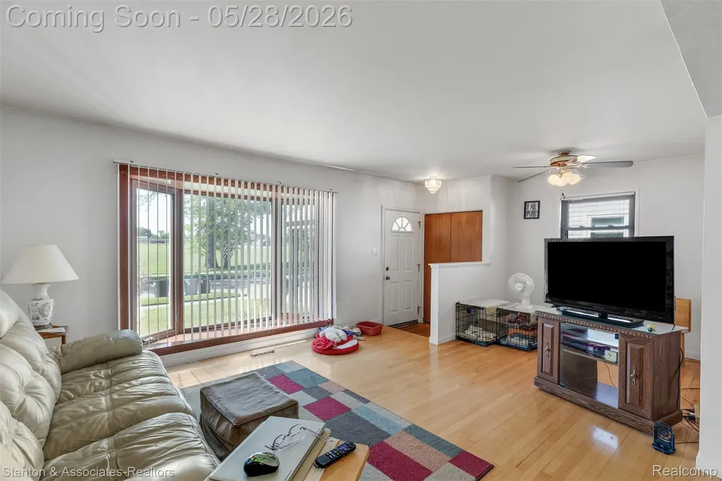 917 E Farnum Avenue Madison Heights City MI 48071