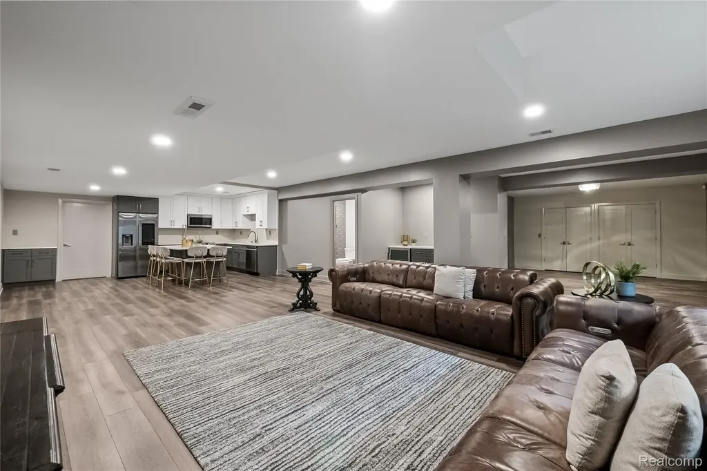 3824 Poppleton Court Troy City MI 48084