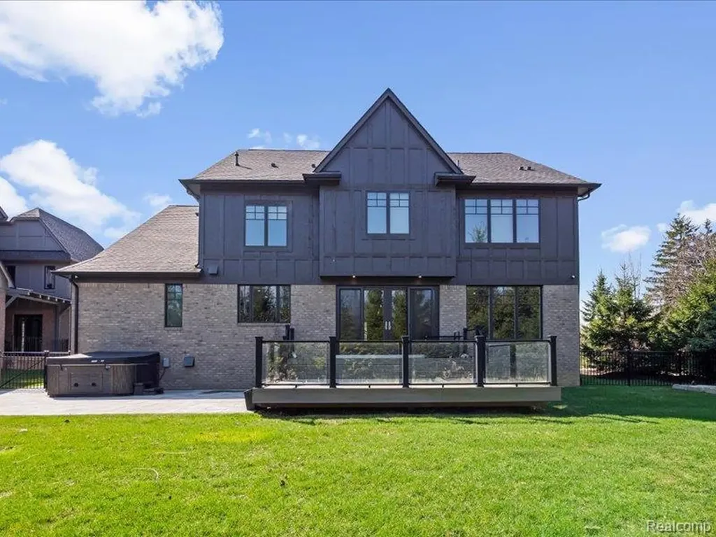 3824 Poppleton Court Troy City MI 48084