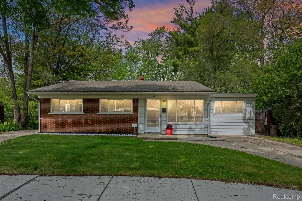 21951 Morton Street Oak Park City MI 48237