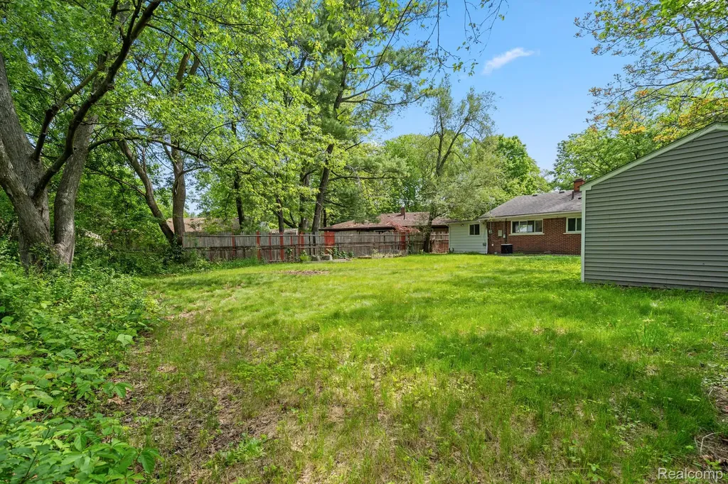 21951 Morton Street Oak Park City MI 48237