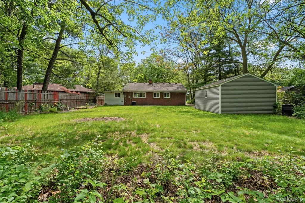 21951 Morton Street Oak Park City MI 48237