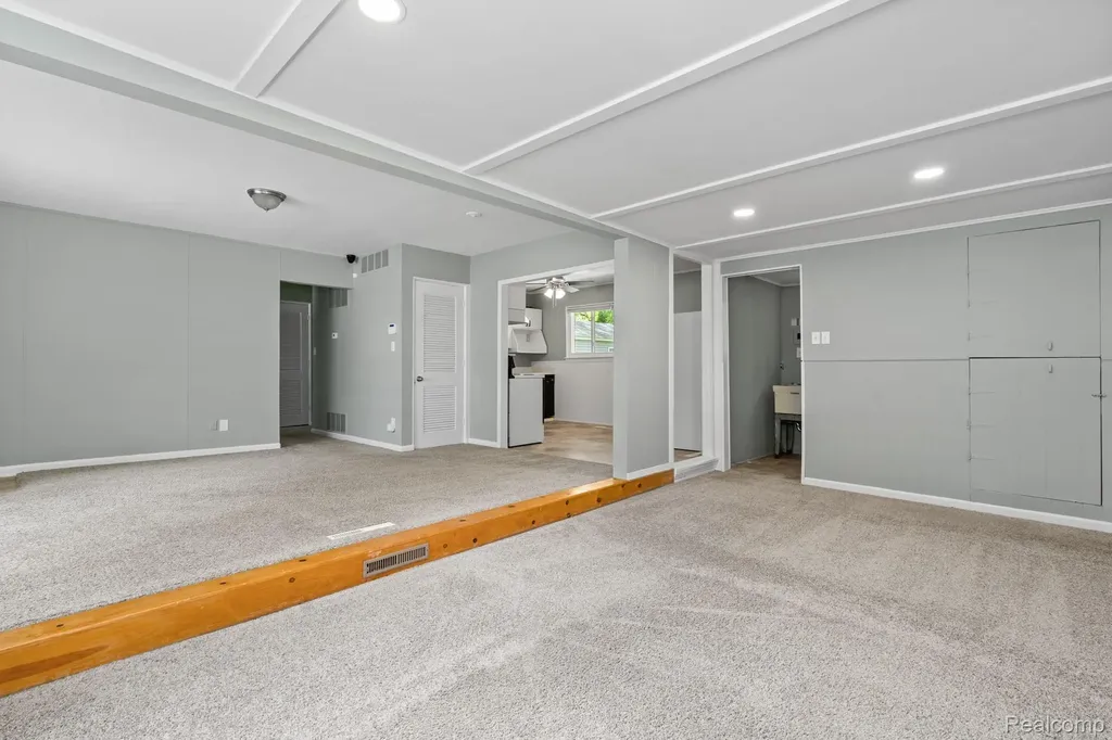 21951 Morton Street Oak Park City MI 48237