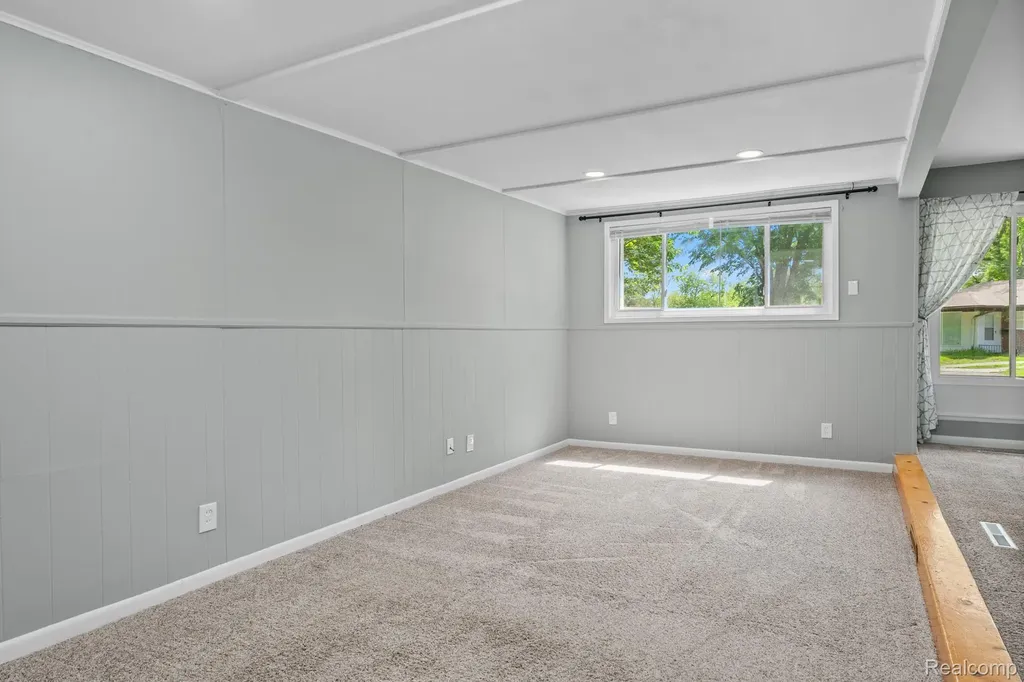 21951 Morton Street Oak Park City MI 48237