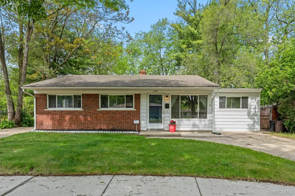 21951 Morton Street Oak Park City MI 48237