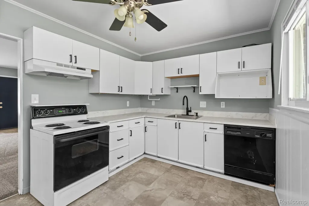 21951 Morton Street Oak Park City MI 48237