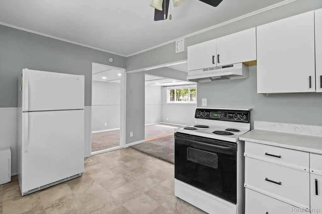 21951 Morton Street Oak Park City MI 48237