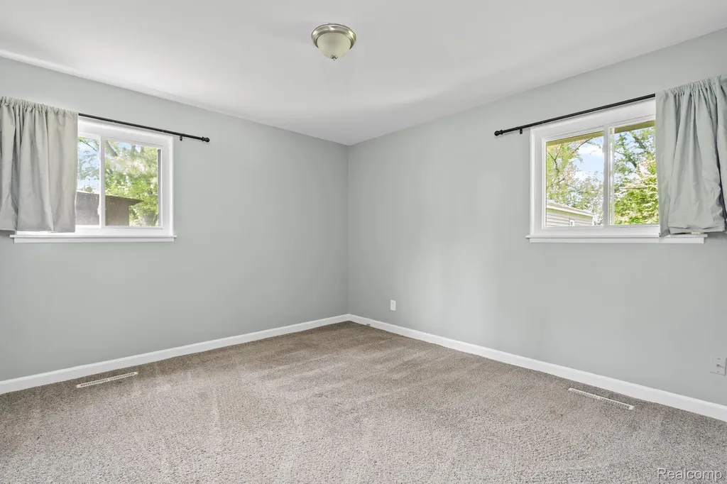 21951 Morton Street Oak Park City MI 48237