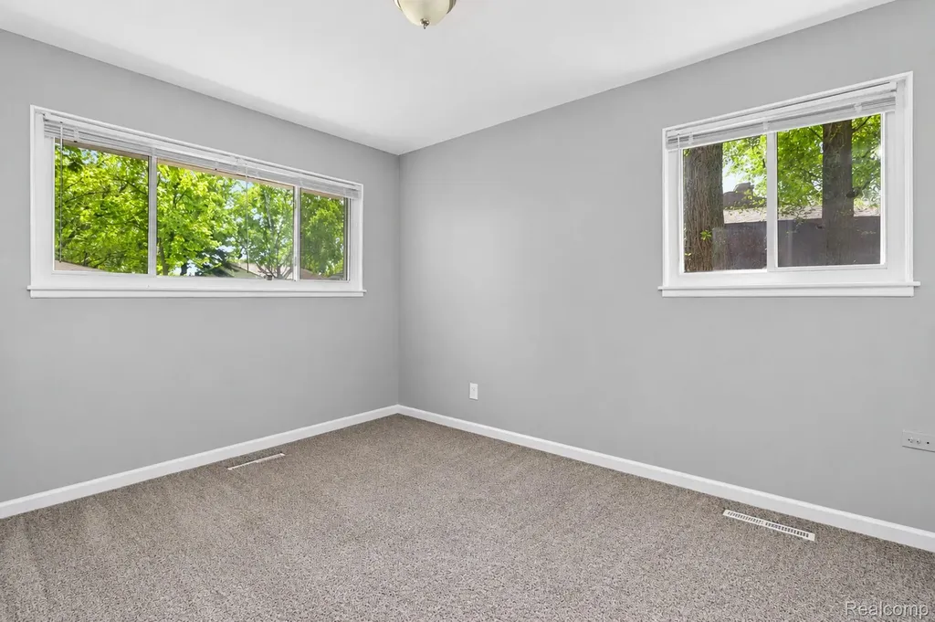 21951 Morton Street Oak Park City MI 48237