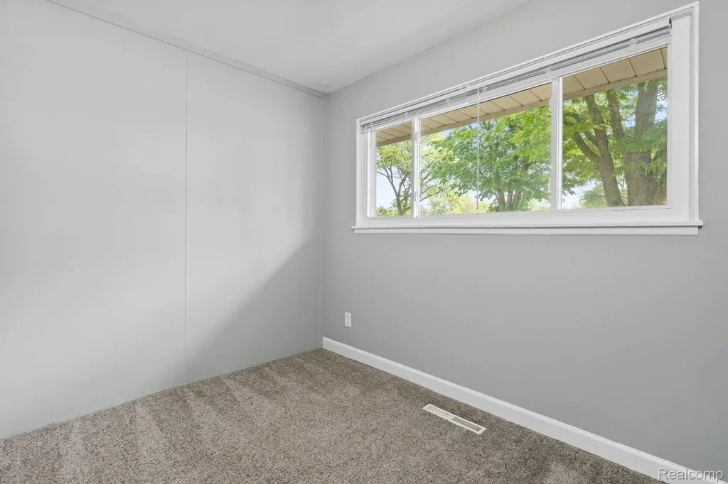 21951 Morton Street Oak Park City MI 48237