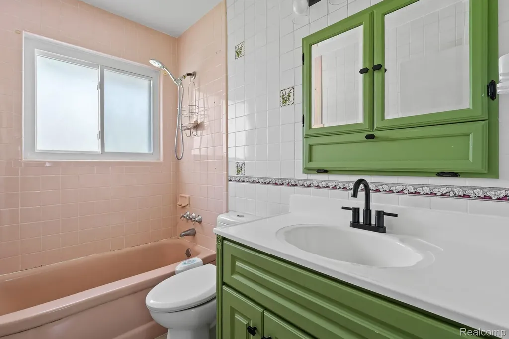 21951 Morton Street Oak Park City MI 48237