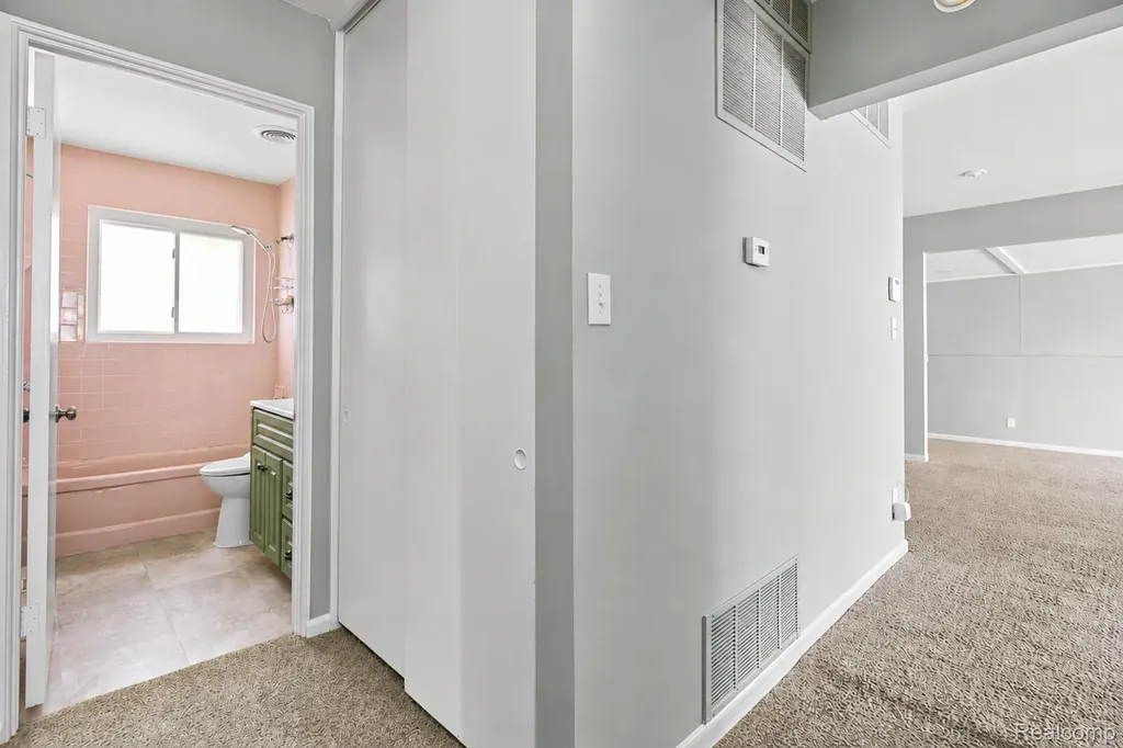 21951 Morton Street Oak Park City MI 48237