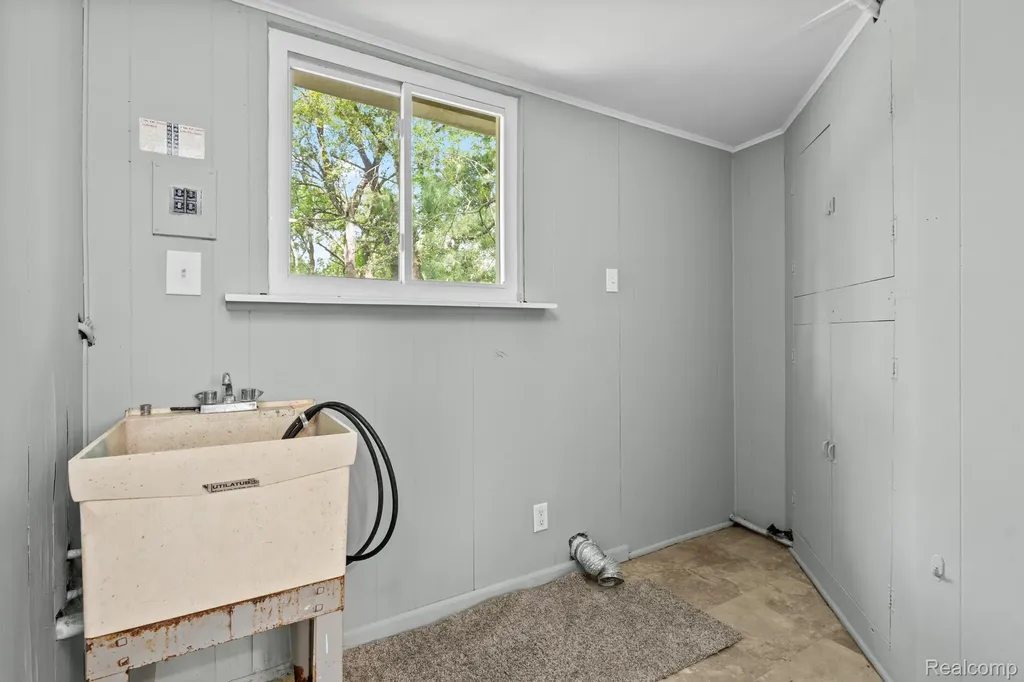 21951 Morton Street Oak Park City MI 48237