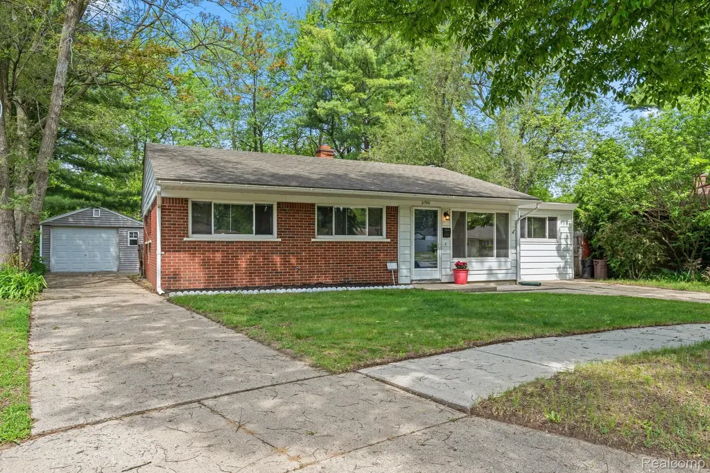 21951 Morton Street Oak Park City MI 48237