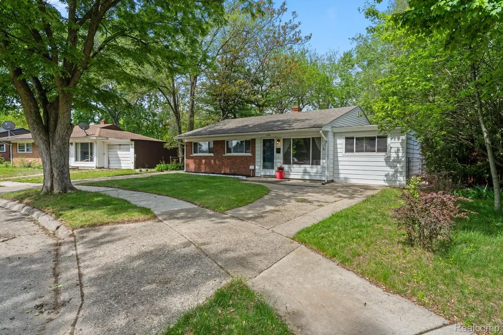 21951 Morton Street Oak Park City MI 48237