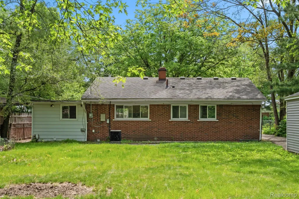 21951 Morton Street Oak Park City MI 48237