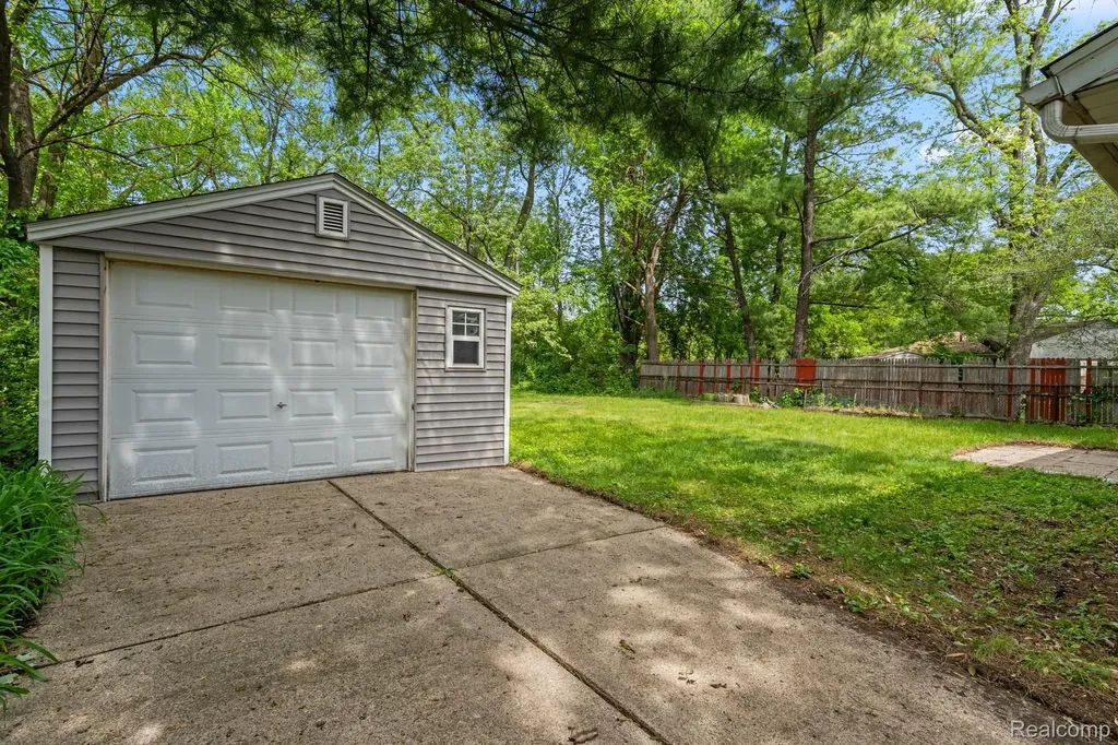 21951 Morton Street Oak Park City MI 48237