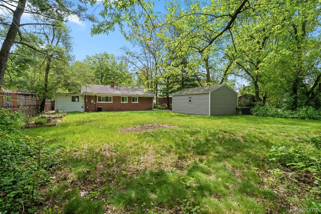 21951 Morton Street Oak Park City MI 48237