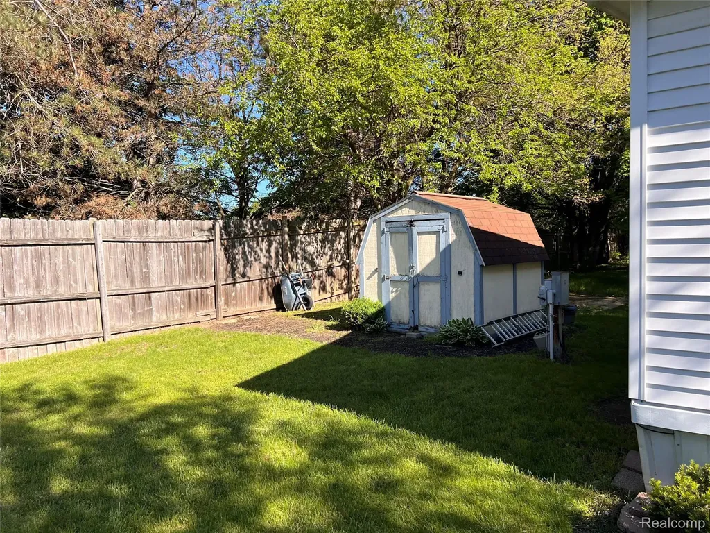 351 Squirrel Auburn Hills City MI 48326