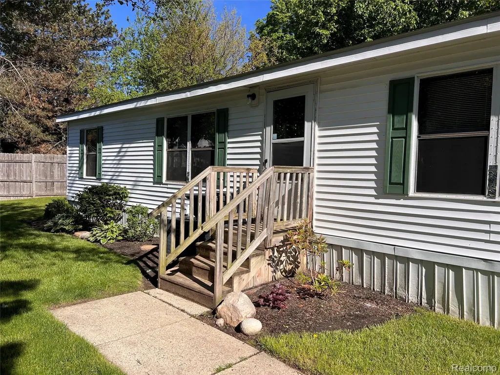 351 Squirrel Auburn Hills City MI 48326