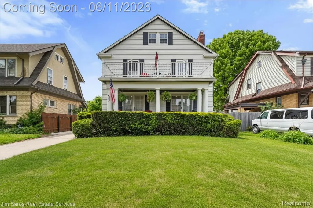 1215 Nottingham Road Grosse Pointe Park City MI 48230