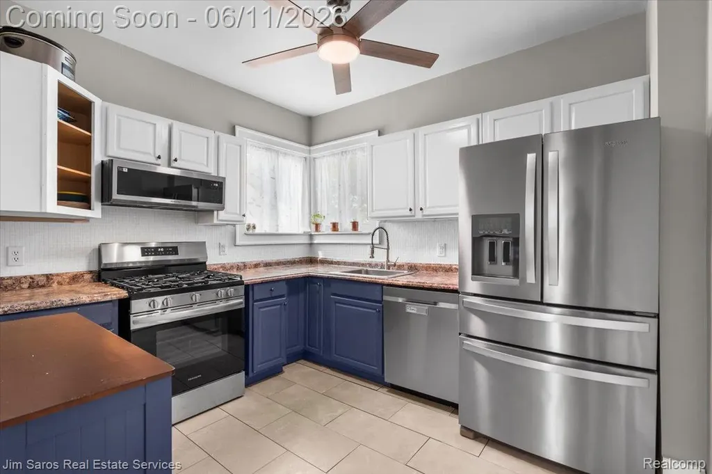 1215 Nottingham Road Grosse Pointe Park City MI 48230