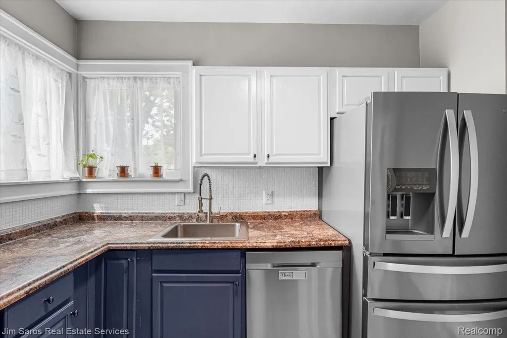 1215 Nottingham Road Grosse Pointe Park City MI 48230