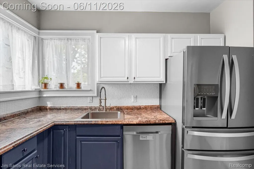 1215 Nottingham Road Grosse Pointe Park City MI 48230