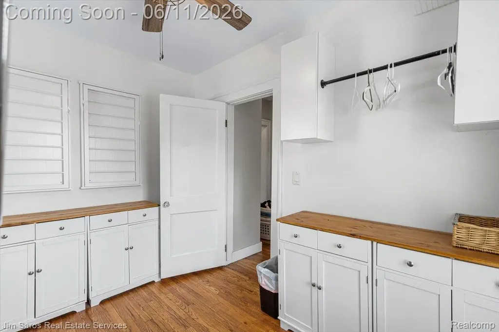 1215 Nottingham Road Grosse Pointe Park City MI 48230