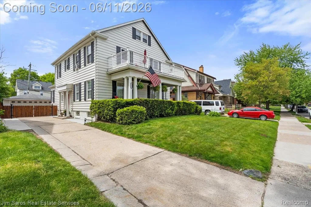 1215 Nottingham Road Grosse Pointe Park City MI 48230