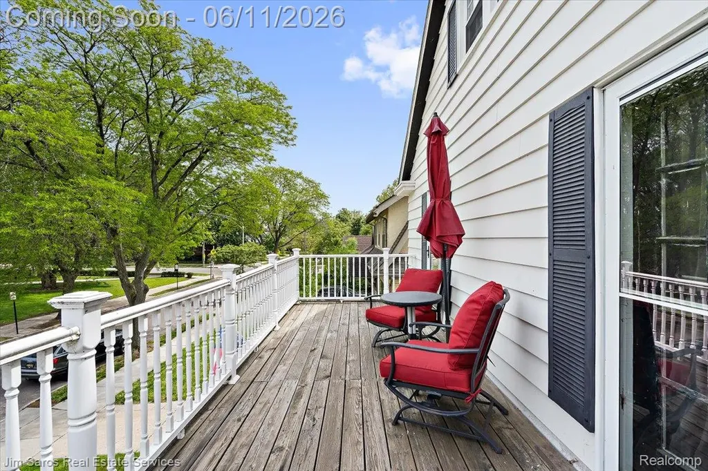 1215 Nottingham Road Grosse Pointe Park City MI 48230