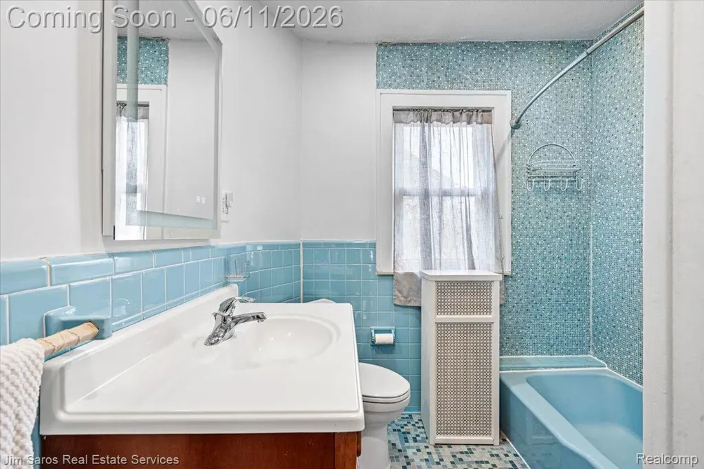 1215 Nottingham Road Grosse Pointe Park City MI 48230
