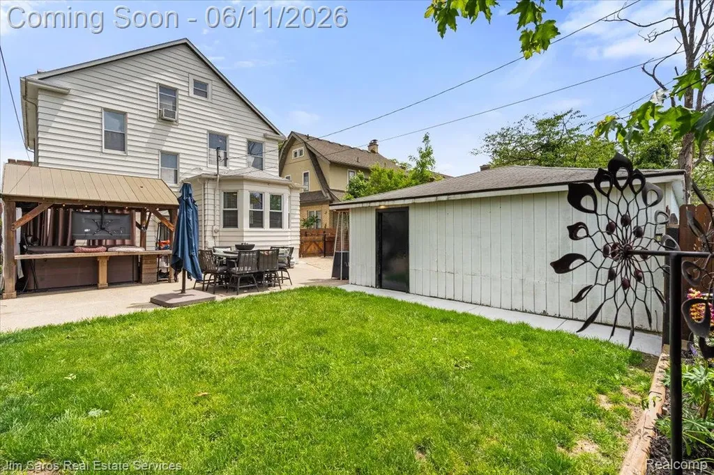 1215 Nottingham Road Grosse Pointe Park City MI 48230