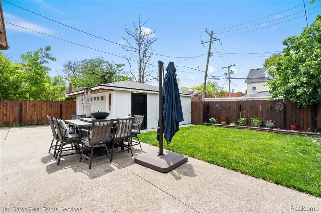 1215 Nottingham Road Grosse Pointe Park City MI 48230