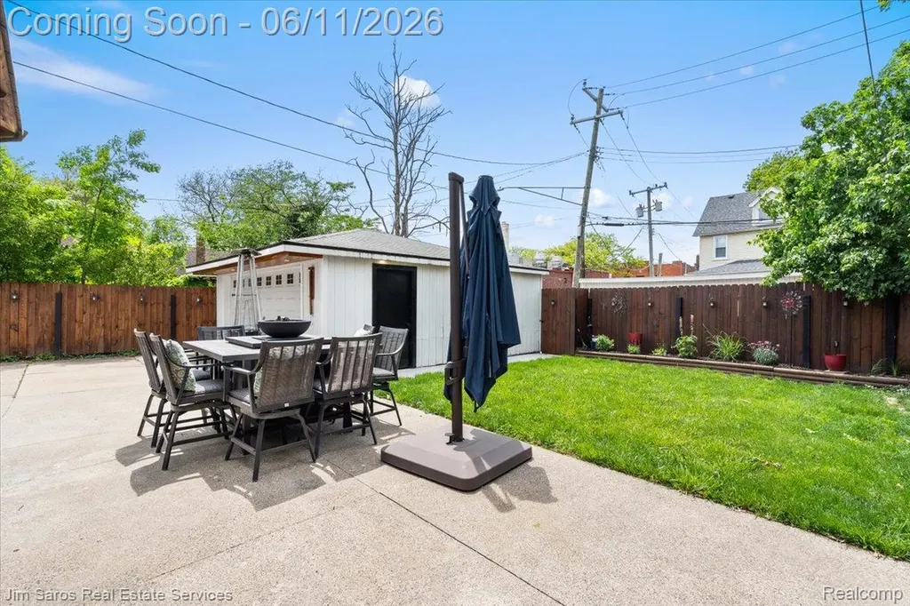 1215 Nottingham Road Grosse Pointe Park City MI 48230