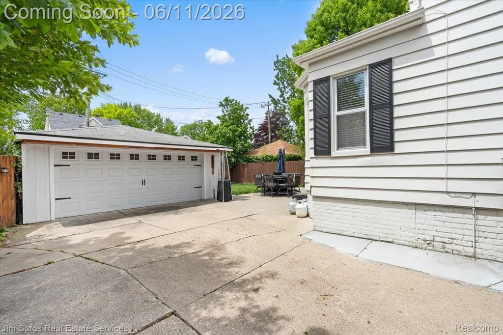 1215 Nottingham Road Grosse Pointe Park City MI 48230