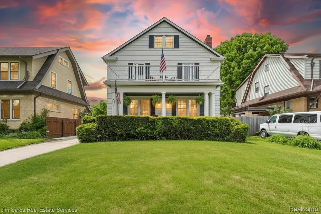 1215 Nottingham Road Grosse Pointe Park City MI 48230