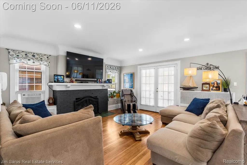 1215 Nottingham Road Grosse Pointe Park City MI 48230