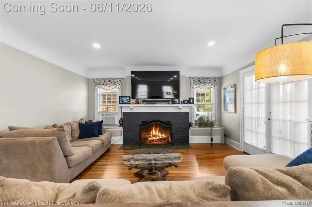 1215 Nottingham Road Grosse Pointe Park City MI 48230