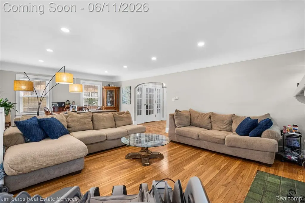 1215 Nottingham Road Grosse Pointe Park City MI 48230