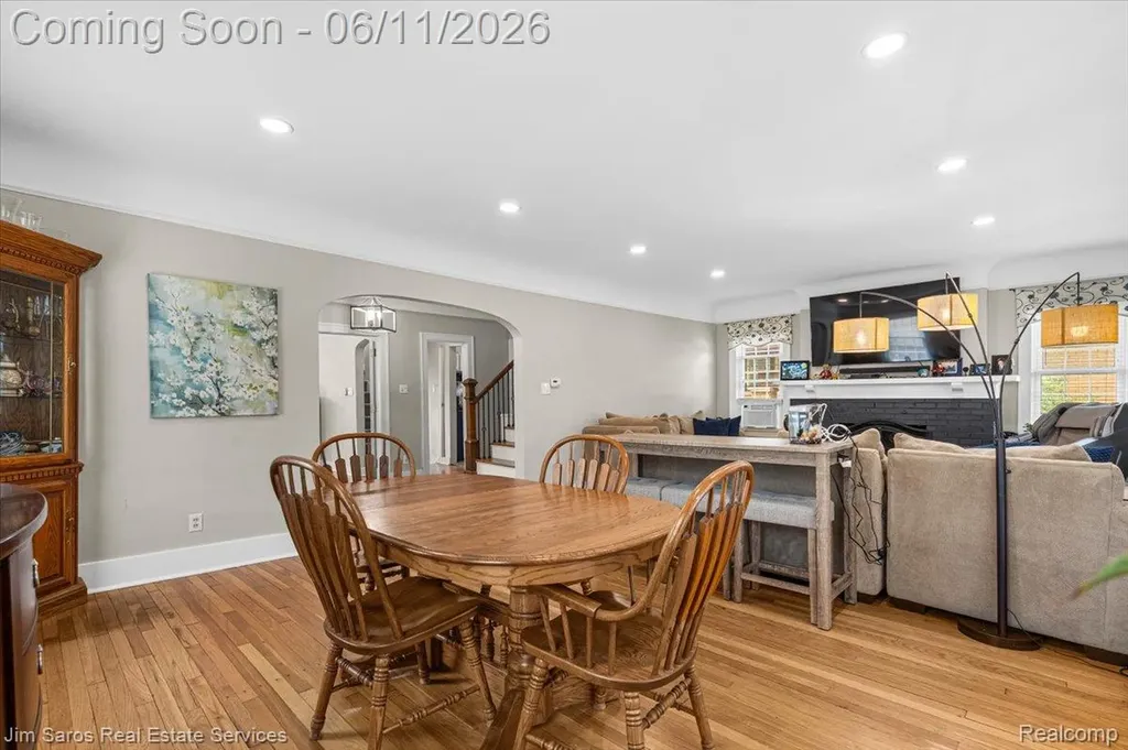 1215 Nottingham Road Grosse Pointe Park City MI 48230