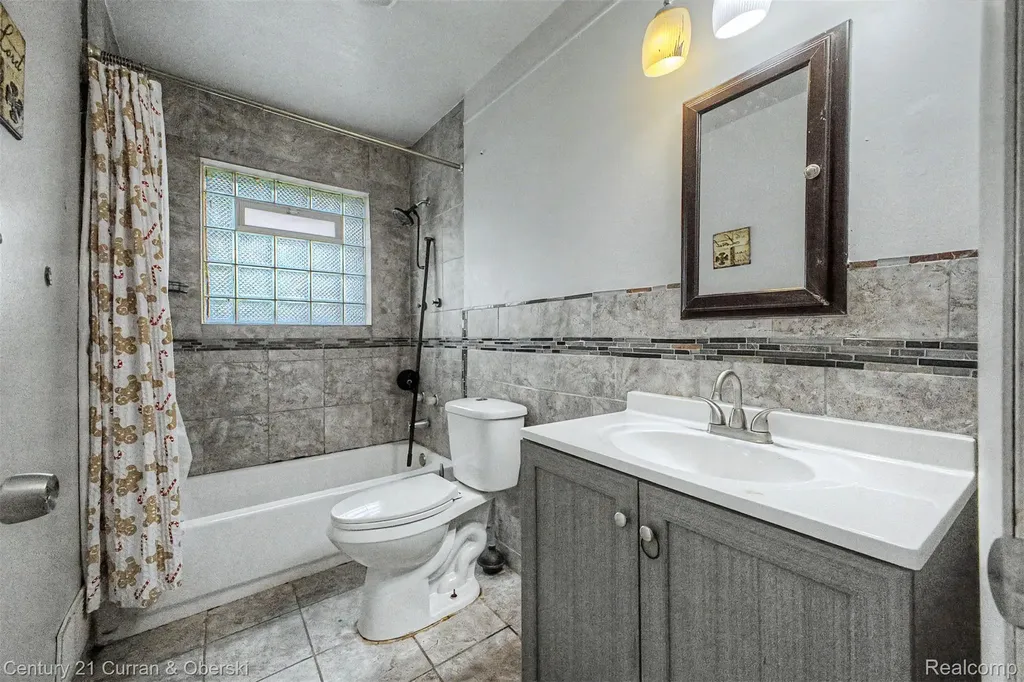213 Suburban Street Ecorse City MI 48229