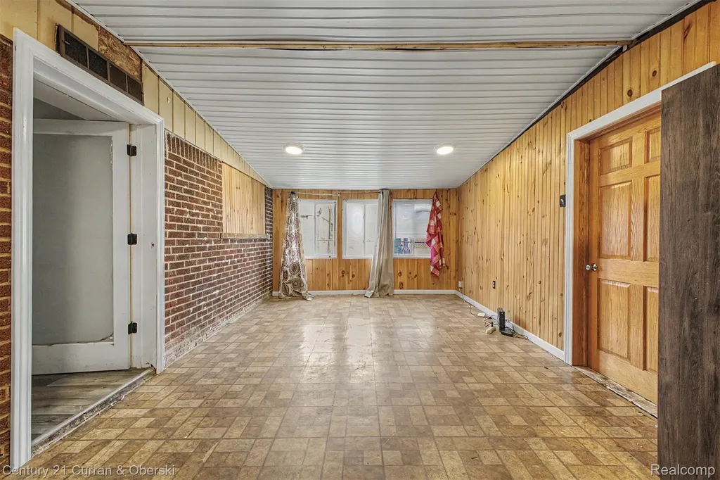 213 Suburban Street Ecorse City MI 48229