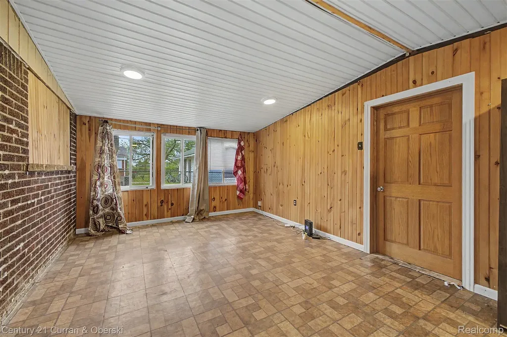 213 Suburban Street Ecorse City MI 48229