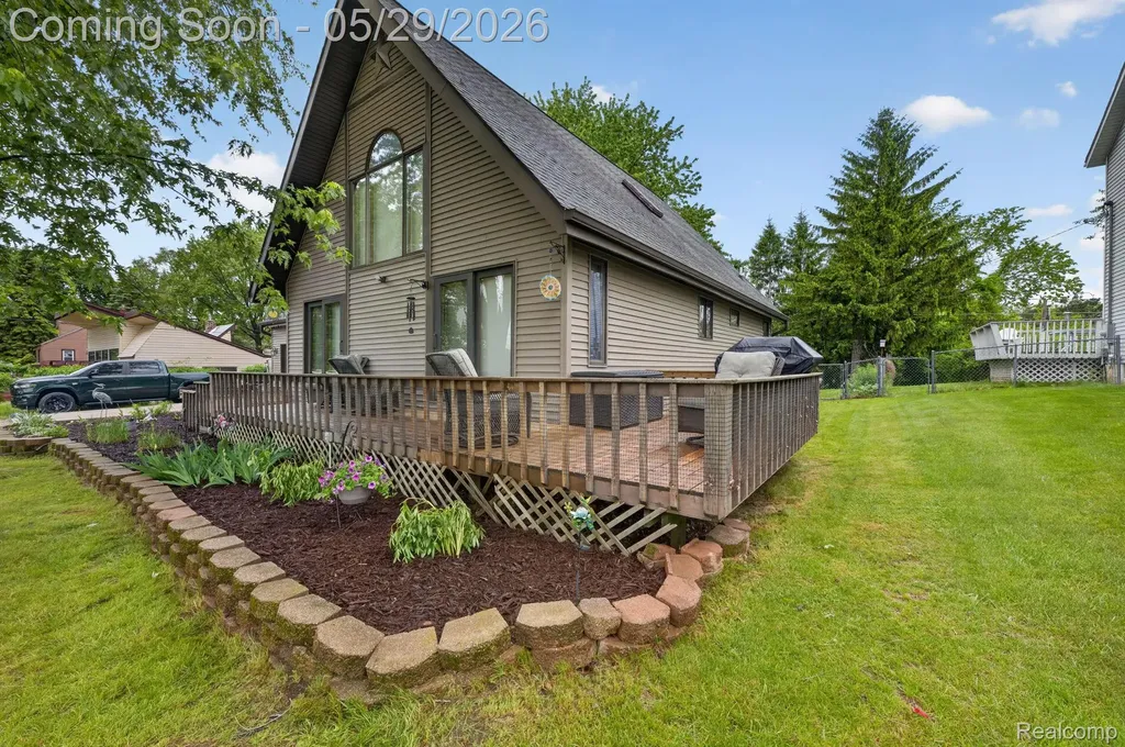 1280 Petts Road Fenton Charter Township MI 48430