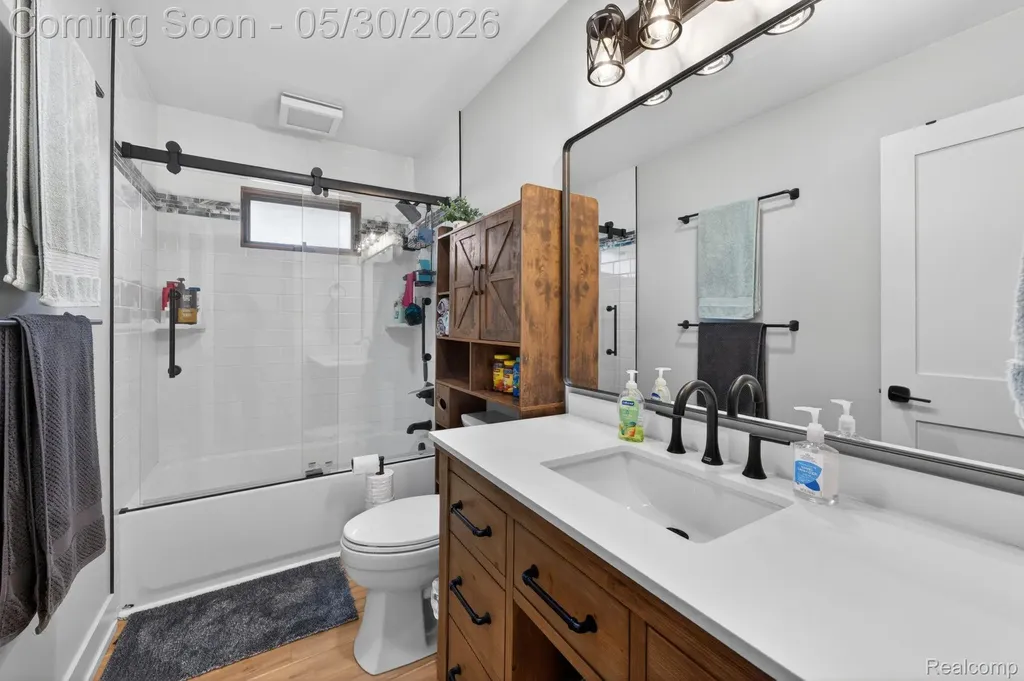 1280 Petts Road Fenton Charter Township MI 48430