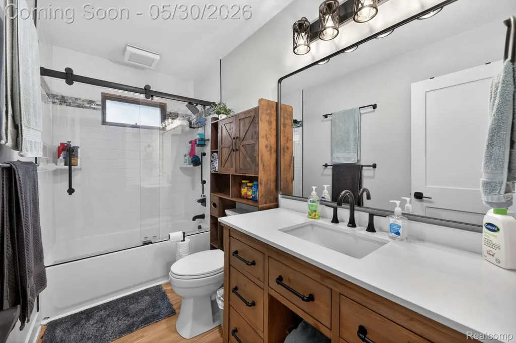 1280 Petts Road Fenton Charter Township MI 48430