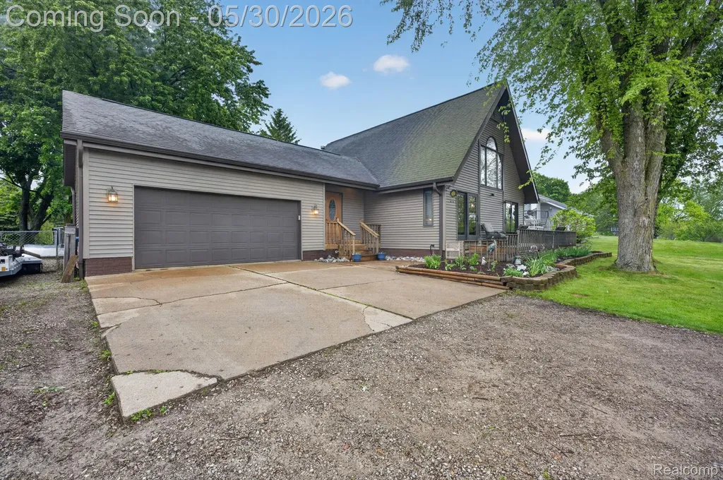 1280 Petts Road Fenton Charter Township MI 48430