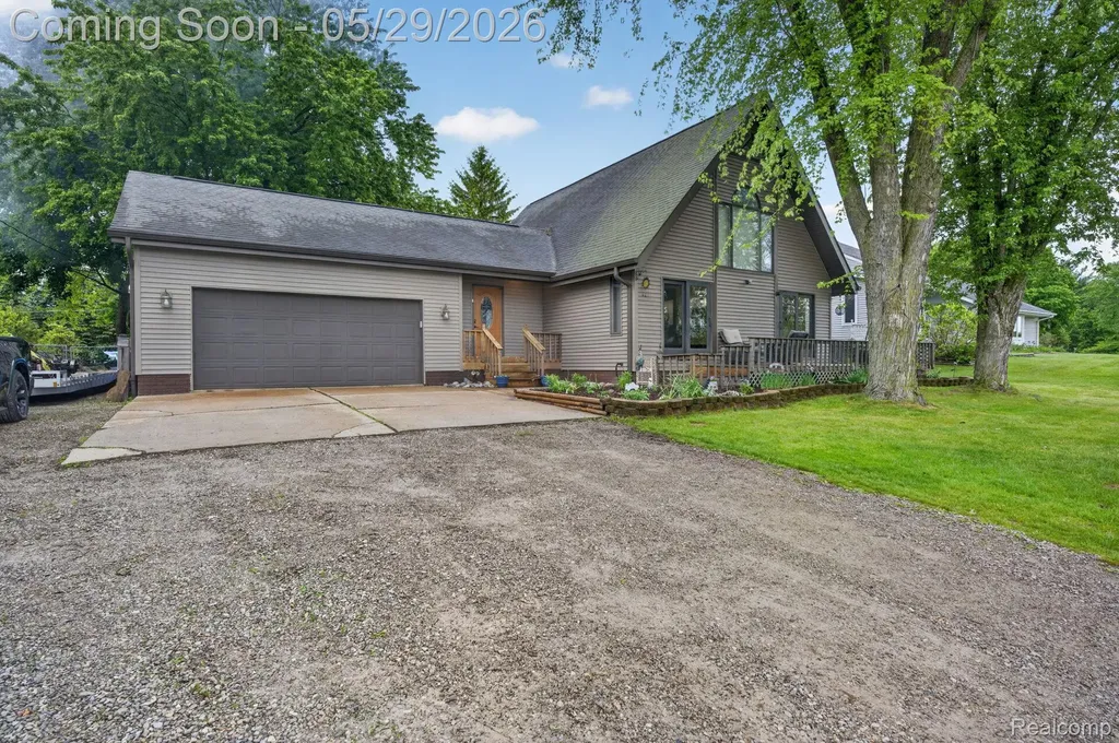 1280 Petts Road Fenton Charter Township MI 48430