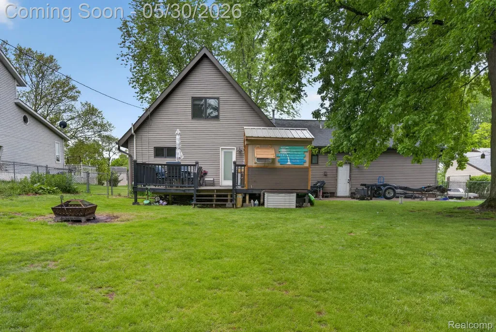 1280 Petts Road Fenton Charter Township MI 48430